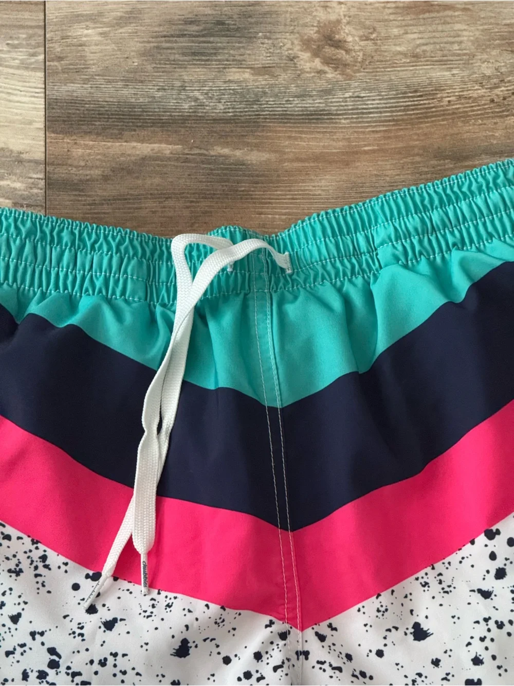 Chubbies The Aquatic Libations swim trunks size large Pink Blue Green